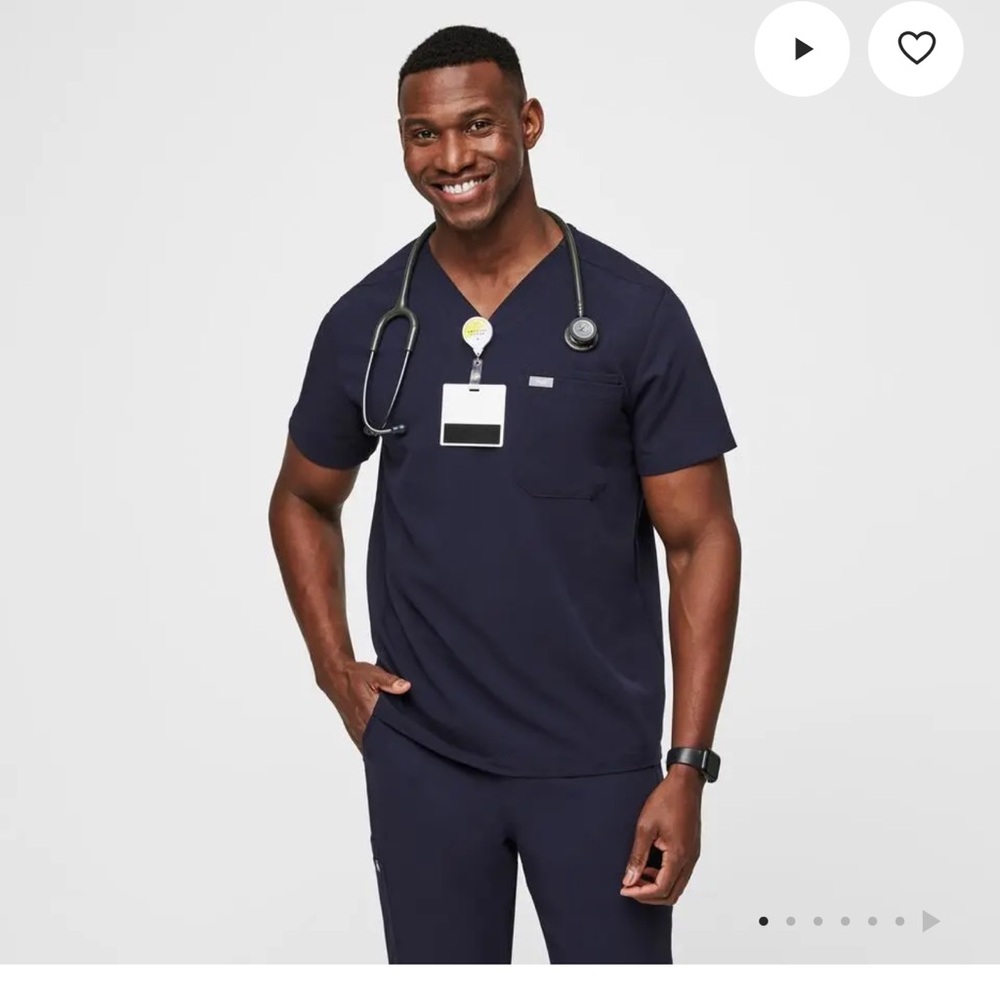 Figs Leon three-pocket slim scrub top - navy